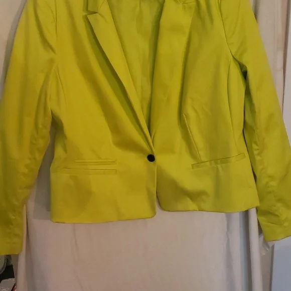 Jacket - Picture 1 of 4